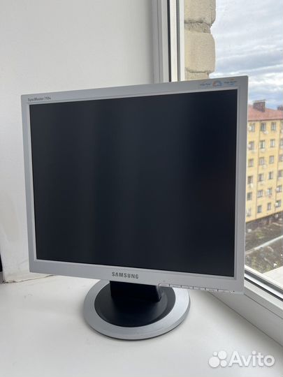 Монитор Samsung SyncMaster 710n