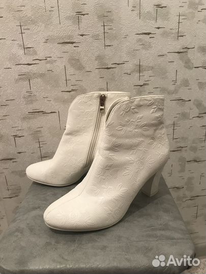 Ботинки белые 37