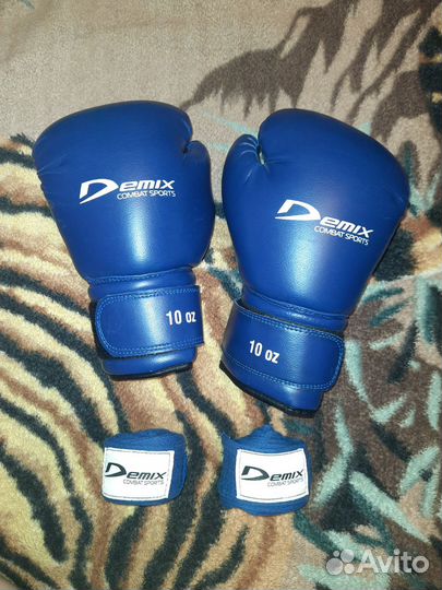 Боксерские перчатки 10 oz Demix