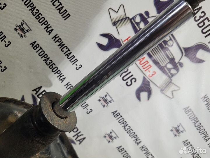 Стойка передняя правая Mazda 626 GE