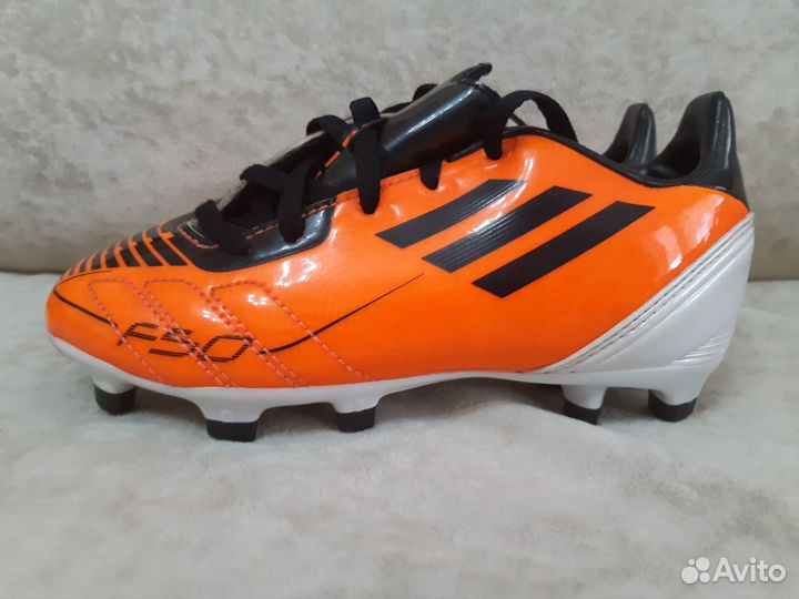 Футбольные бутсы adidas