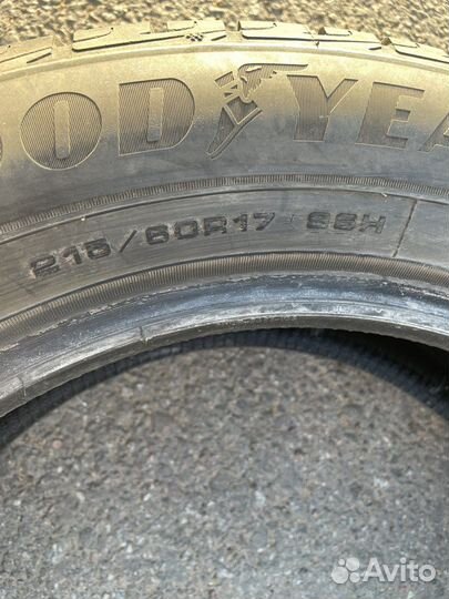 Goodyear UltraGrip Performance+ SUV 215/60 R17 96H