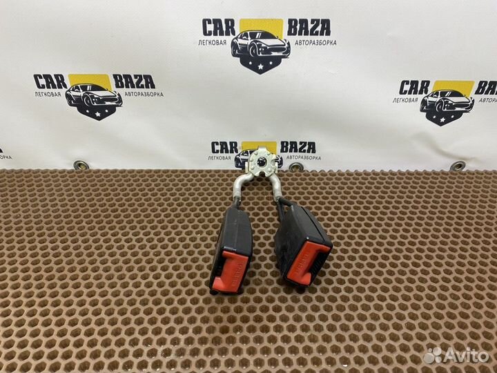 Замок ремня безопасности R/L Skoda Fabia