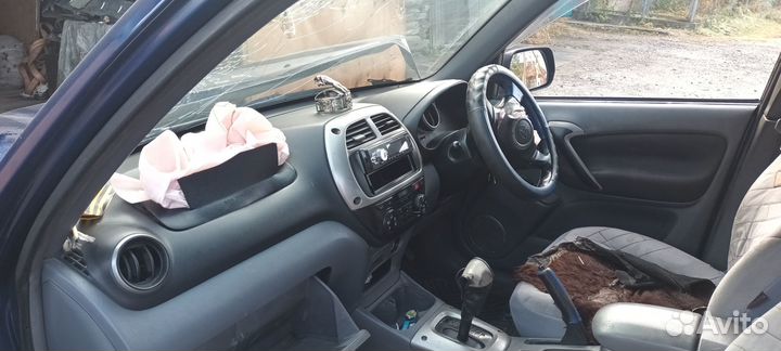 Toyota RAV4 2.0 AT, 2000, битый, 300 000 км