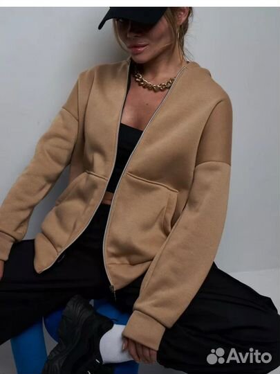 Толстовка на молнии теплая женская