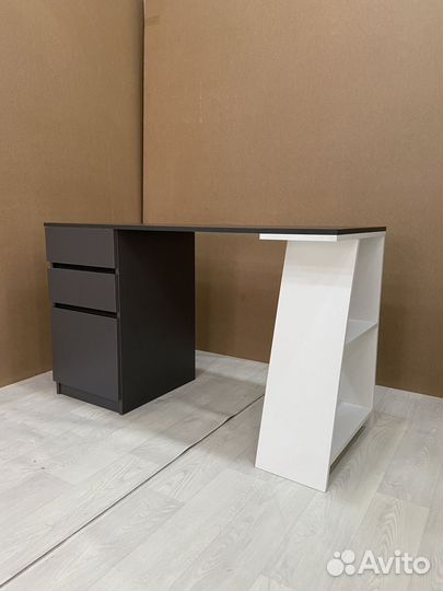 Стол компьютерный Карл белый / графит