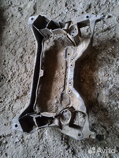 Подрамник передний на Mercedes W203