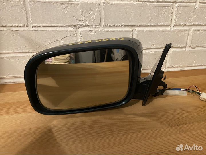 Левое зеркало заднего вида