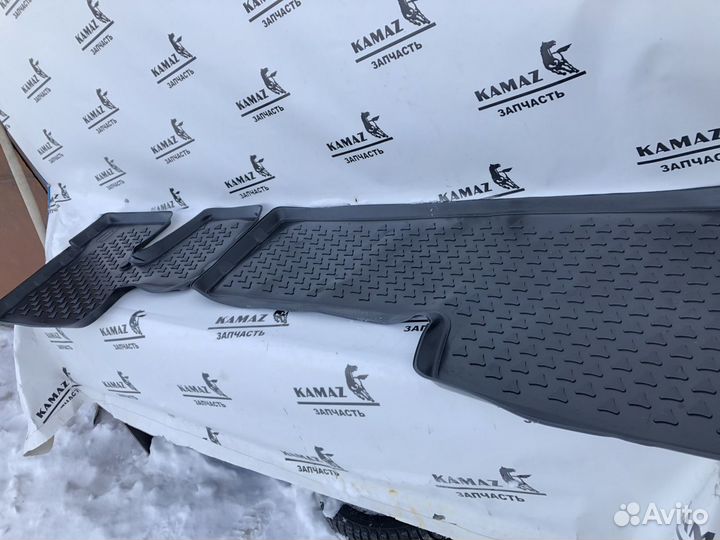Коврики Камаз из 2-х частей ровный пол