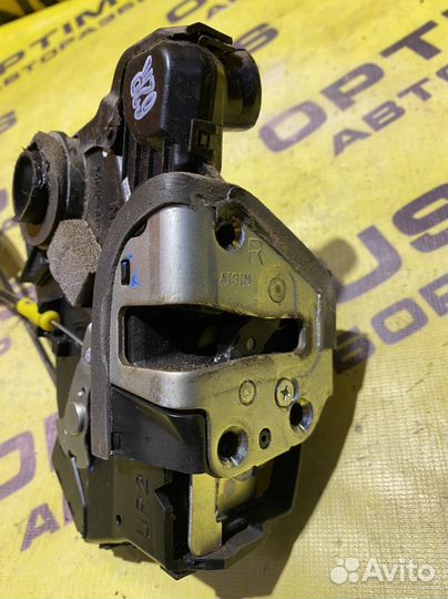 Замок передней правой двери Toyota Corolla E120