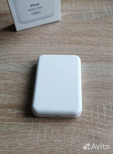 Внешний аккумулятор Battery pack MagSafe 5000 mAh