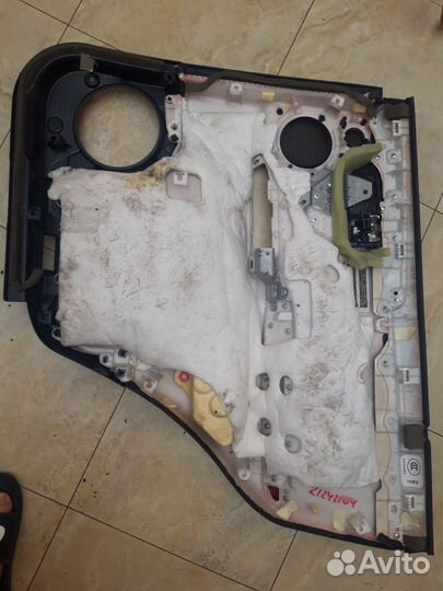 Обшивка(дверная карта) двери задней левой Lexus LX