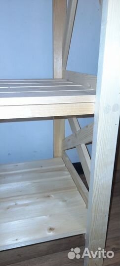 Стеллажи и этажерки из дерева