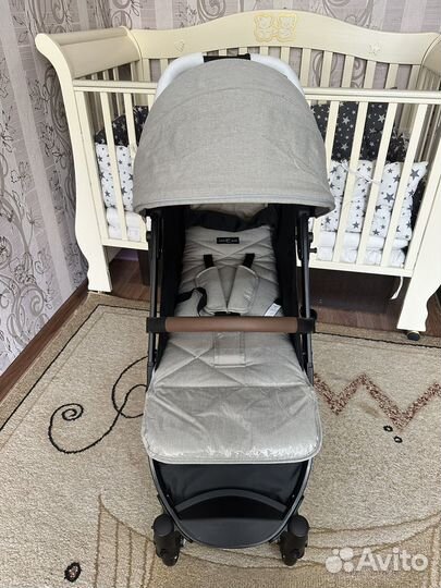 Коляска прогулочная Новая
