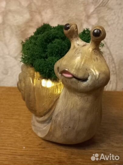 Кашпо из бетона и гипса улитка