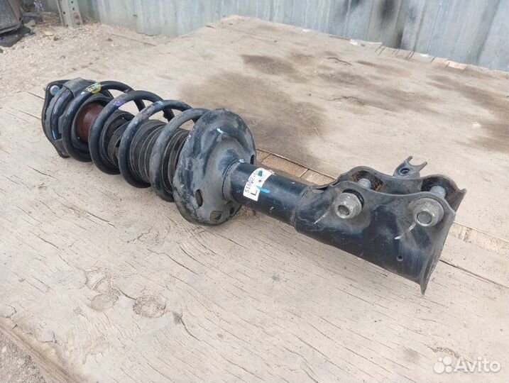 Стойка амортизатора передняя левая Honda Civic 8