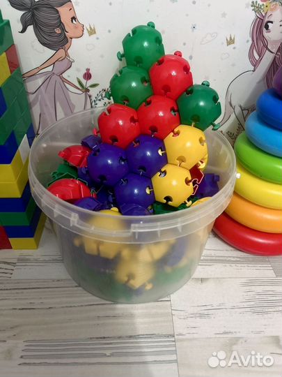 Развивающие игрушки для малышей пакетом