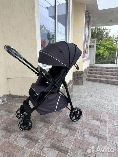 Прогулочная коляска с перекидной ручкой