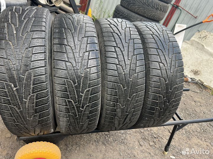 Kumho I'Zen KW31 215/70 R16