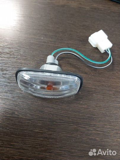 Поворотник Nissan Almera