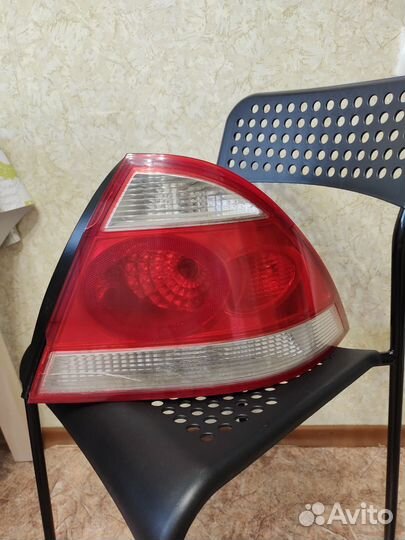 Задний правый фонарь nissan almera classic