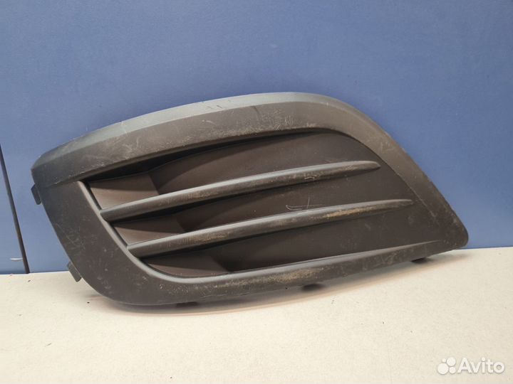 Заглушка бампера правая LADA Largus 2011