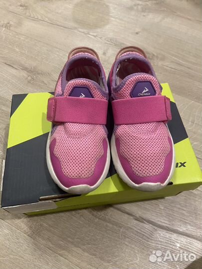 Легкие кроссовки на девочку
