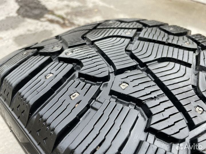 Pirelli Ice Zero 275/40 R20