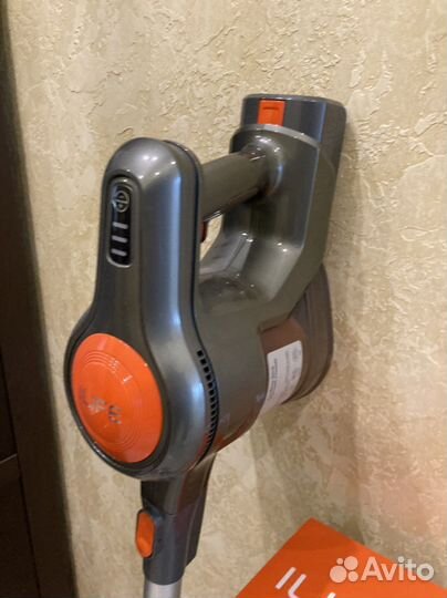 Беспроводной вертикальный пылесос iLife H70