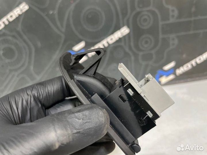 Кнопка стеклоподъемника левая Audi Allroad C5 BAS