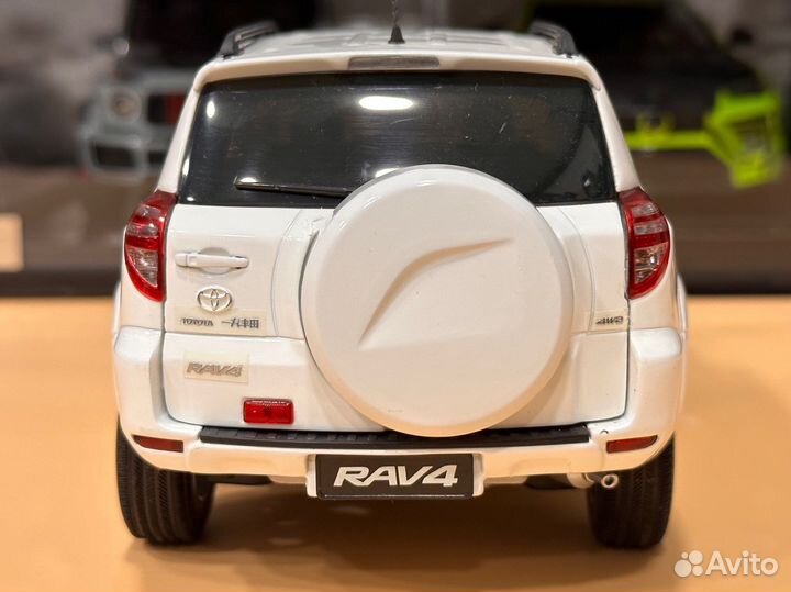 Paudi Models Toyota Rav4 2009 (2220W) 1:18