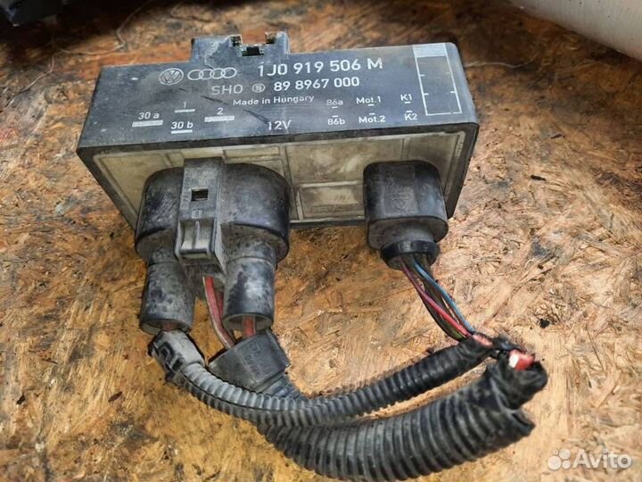 Реле электровентилятора Volkswagen Bora 2005