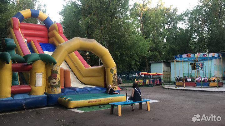 Аттракционы, карусель, батут, лабиринт