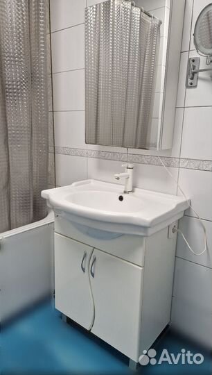 Тумба с раковиной для ванной напольная и зеркало