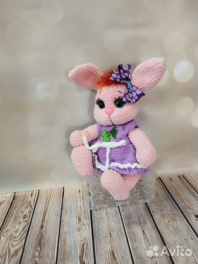 Зайка плюшевая