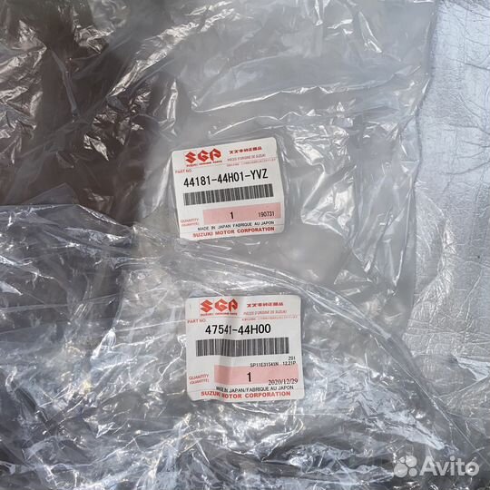 Suzuki gladius пластик