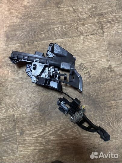 Замок двери задней левой Ford Focus 2