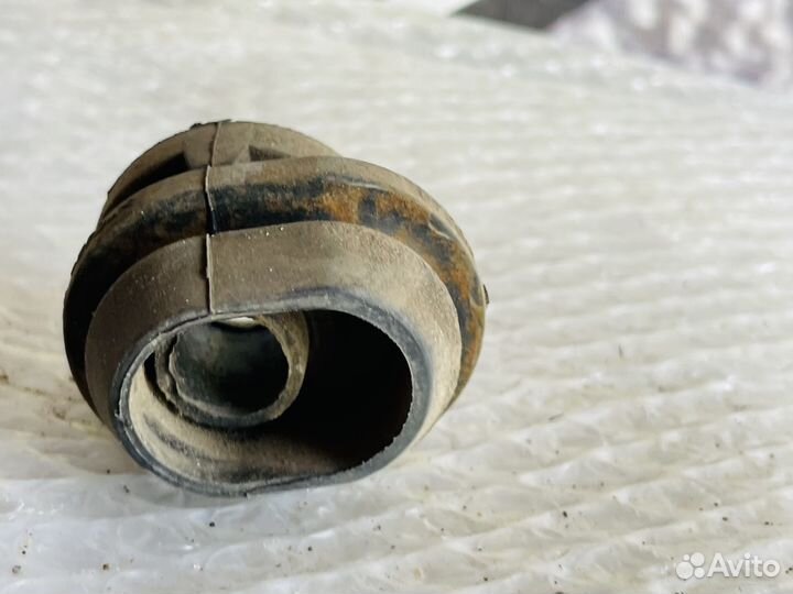 Подушка радиатора нижняя Ford Focus 3 Фокус