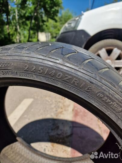 Dunlop Axiom Plus 225/40 R18 92Y