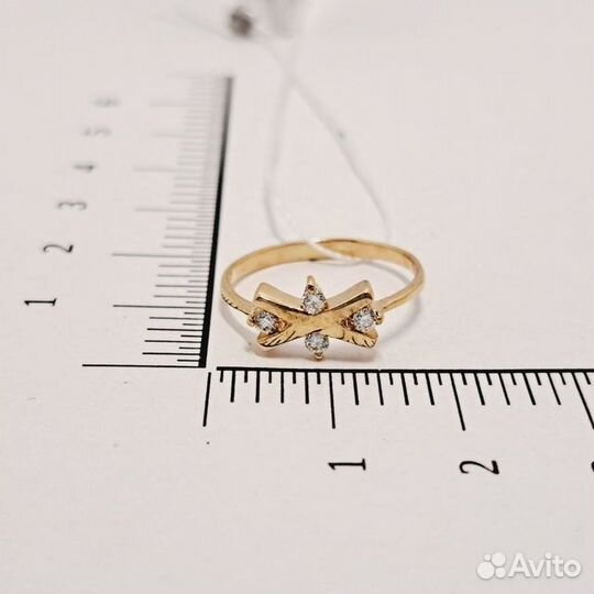 Золотое кольцо с камнем 16р