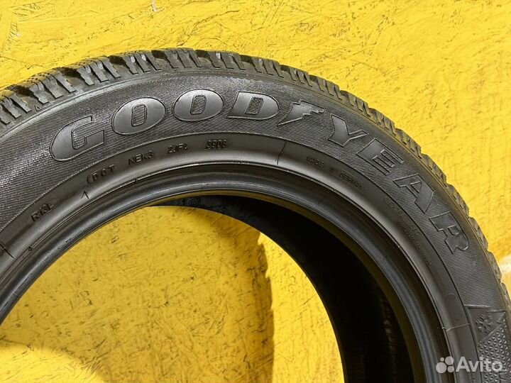 Goodyear UltraGrip 500 235/60 R18 107T