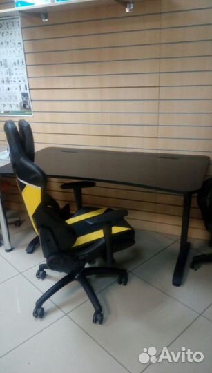 Игровой компьютерный стол DX arena