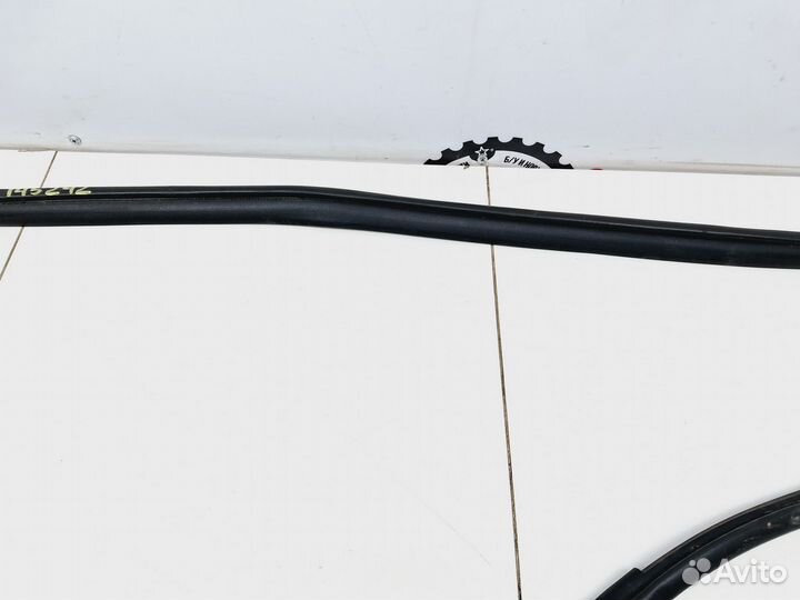 Уплотнитель двери Toyota Highlander II (XU40) 200