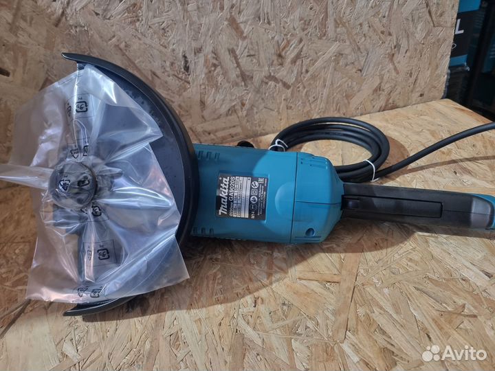 Углошлифовальная машина Makita GA9020SF