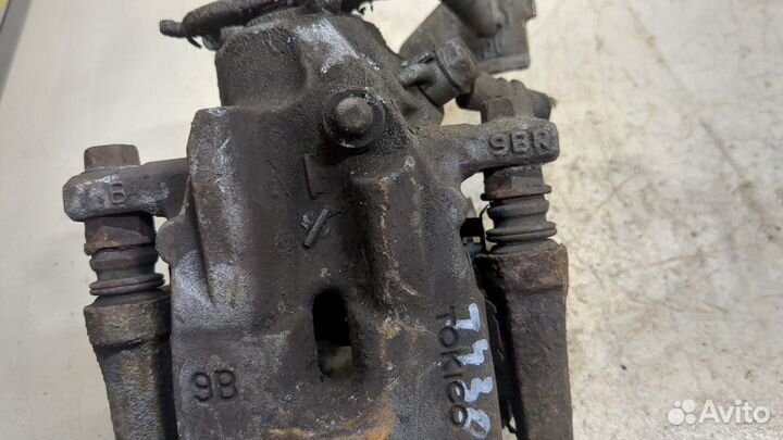 Суппорт Toyota Urban Cruiser, 2010