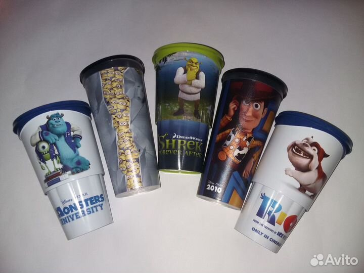 Стакан из кинотеатра с героями мультфильмов