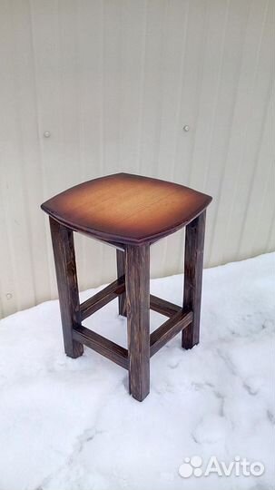 Табурет деревянный
