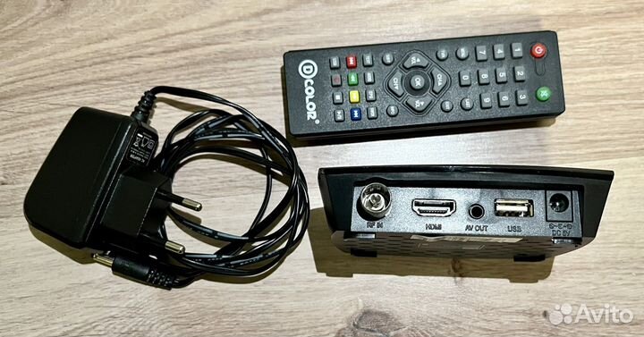 Цифровой эфирный приемник DColor DC702HD