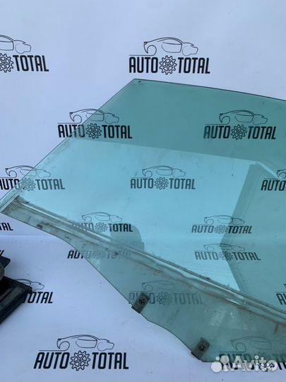 Стекло двери переднее левое Peugeot 308 EP6 2008