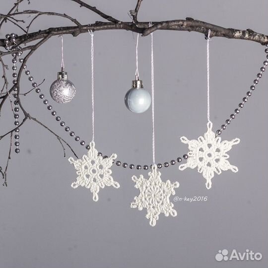 Елочные украшения снежинки вязаные